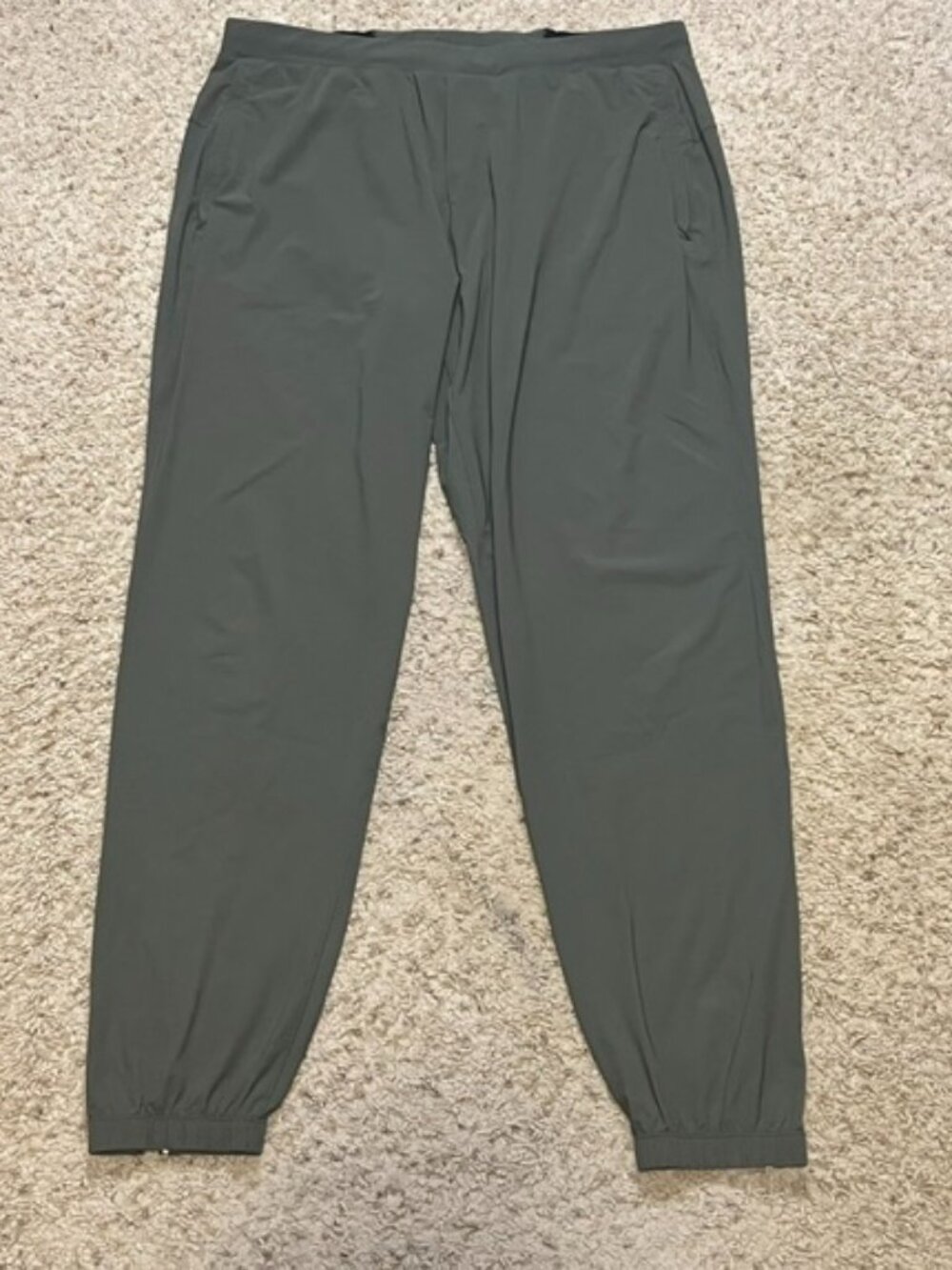 Lululemon Men's Fatigue Green 29" Inseam Surge Jogger Pants Size XL XLarge EUC
